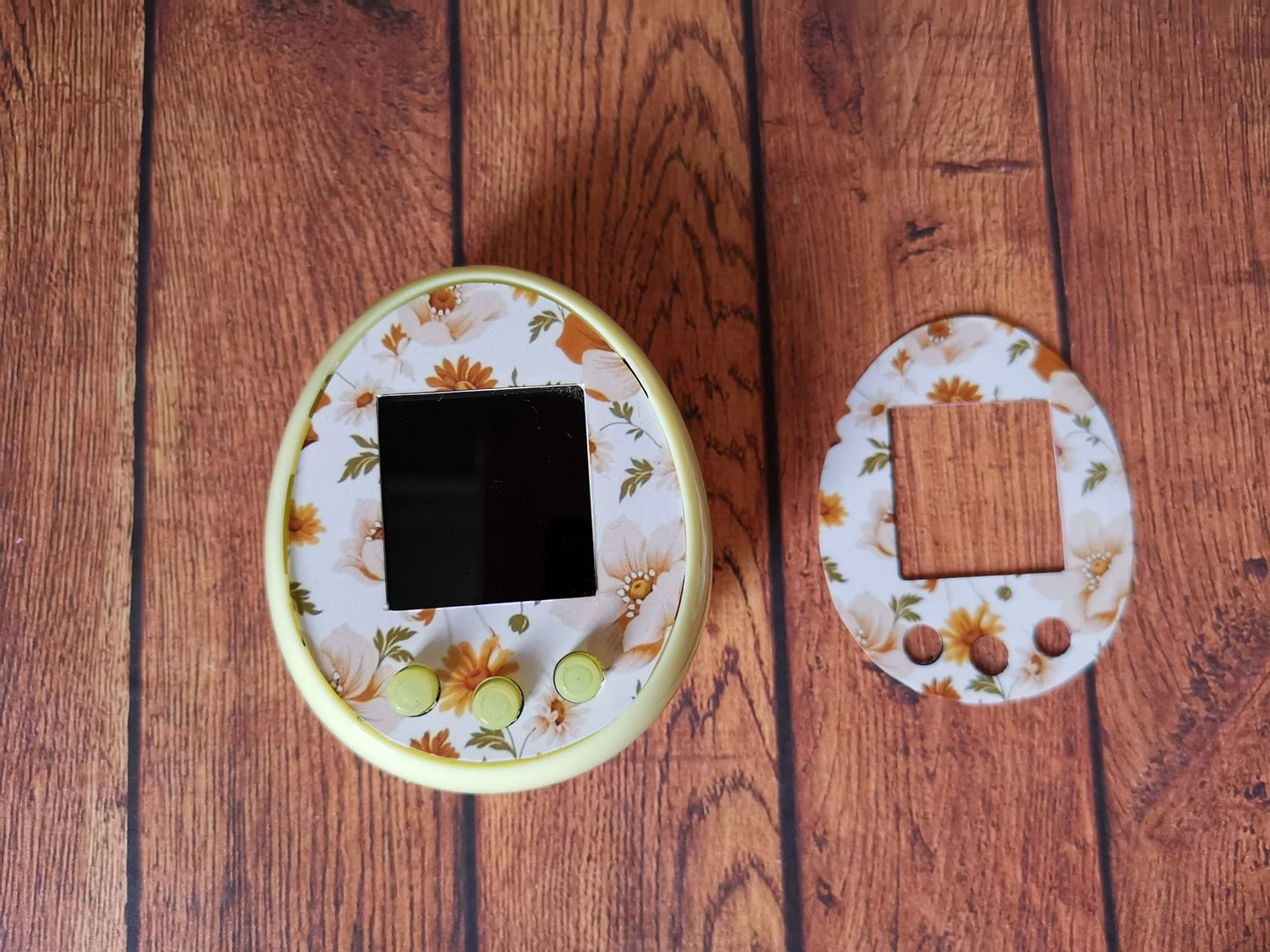 Tamagotchi Meets/On Faceplate - Flora Fuzzy N Chic