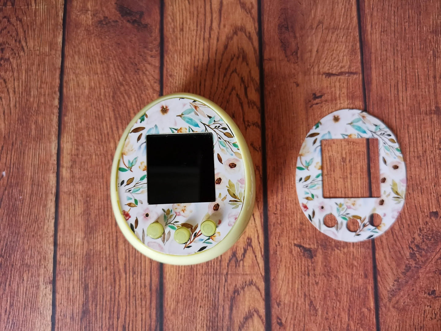 Tamagotchi Meets/On Faceplate - Flora Fuzzy N Chic